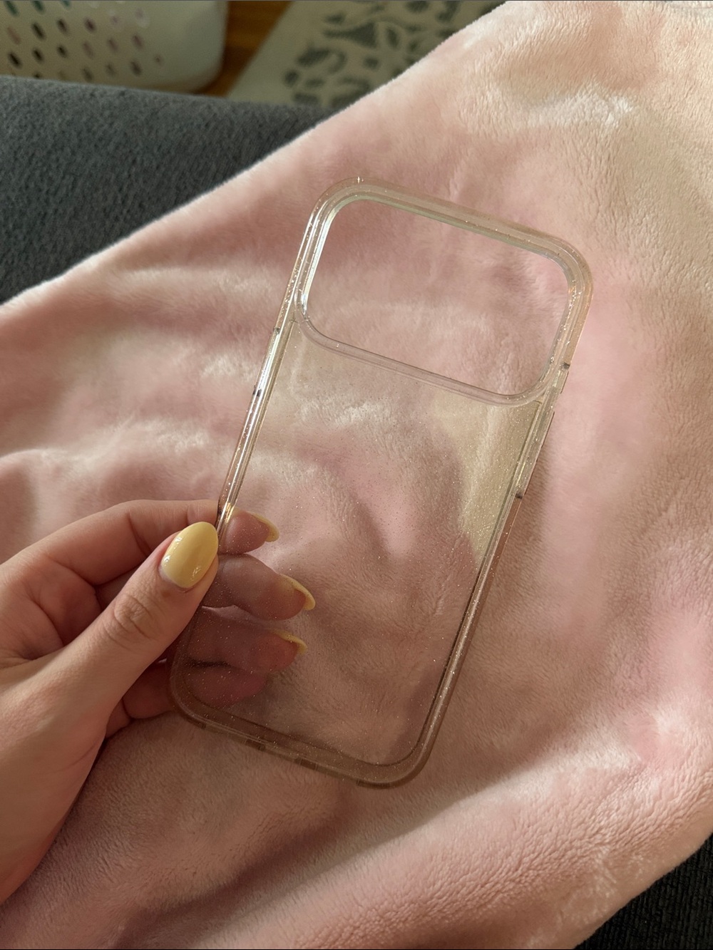 Clear Protective Phone Case - Transparent glitter- iPhone 17 pro max